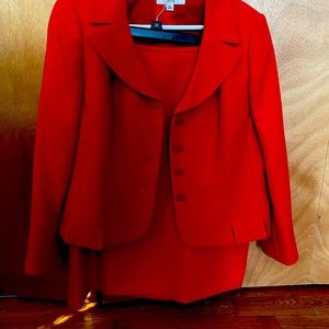 - Barely worn 16P Red Le Suit. Blazer and skirt. Minor snag and signs of u…